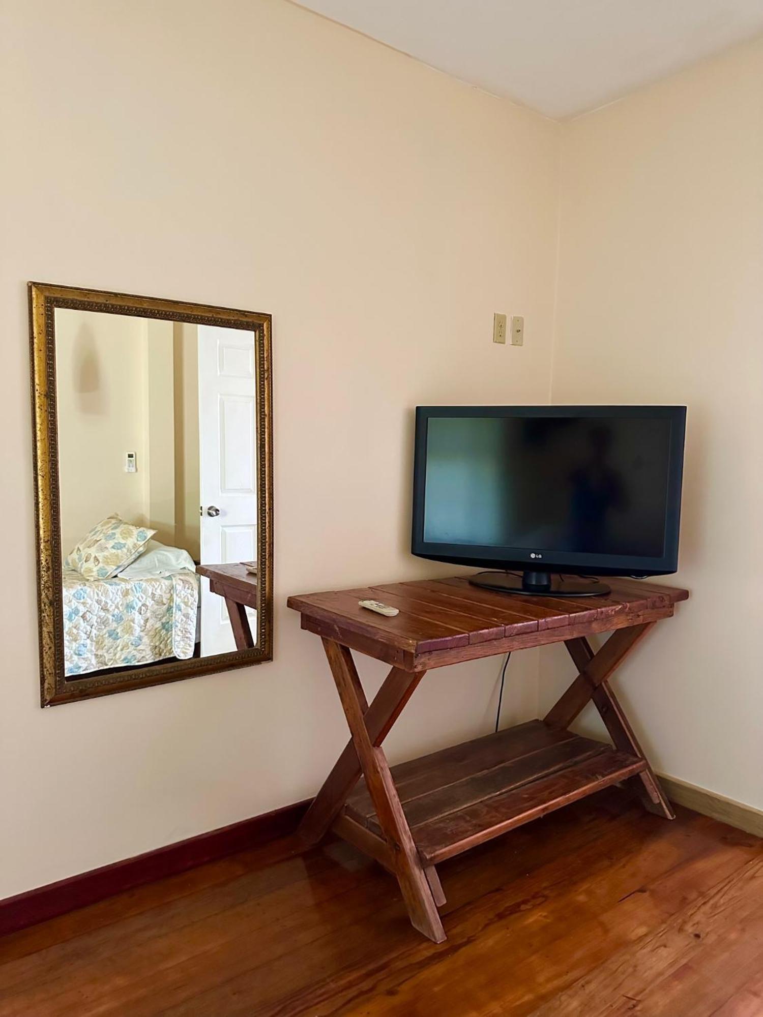 Lands End Hotel West End Bagian luar foto