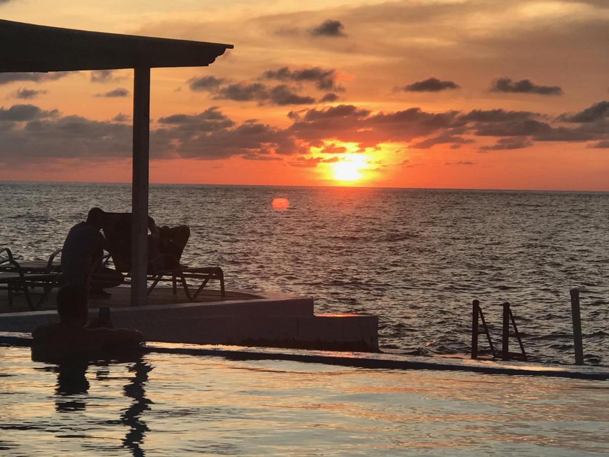 Lands End Hotel West End Bagian luar foto